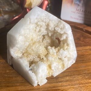 Elegant White and Cream Geode Crystal Accent